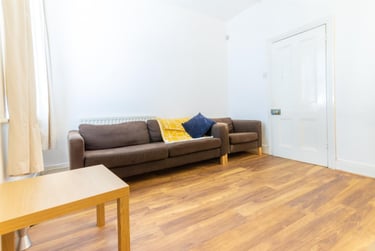 3 bed flat, Myrtle Grove, Jesmond, Newcastle, NE23HT - Image 1
